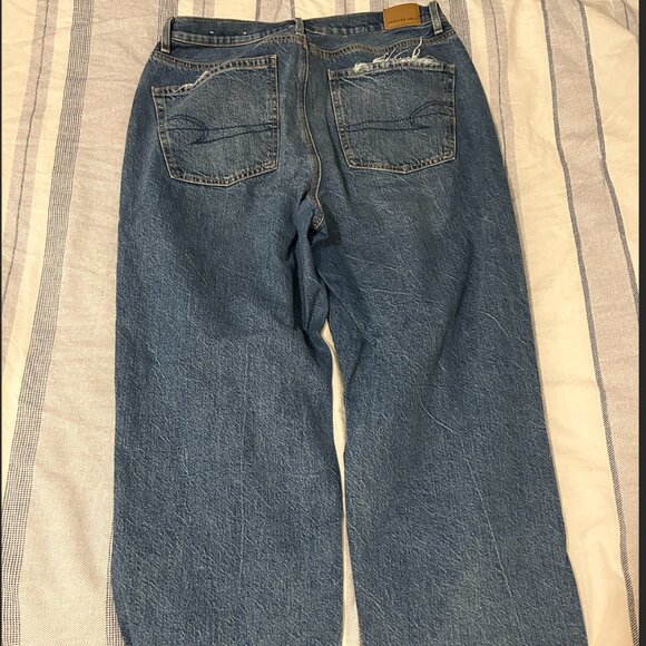 American Eagle High-Waisted Blue Jeans - Picture 2 of 2